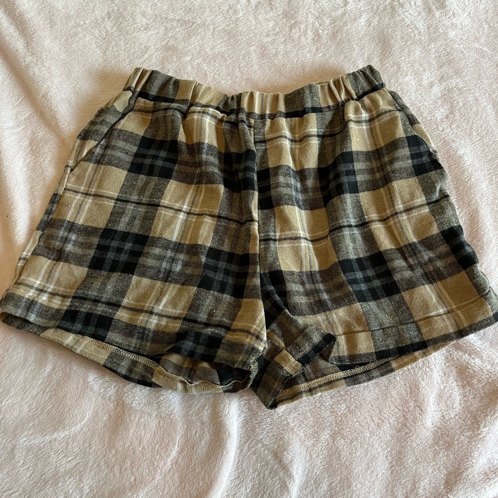 ROMWE Plaid Brown Tan Shorts School Girl Scrunch Waist With Pockets